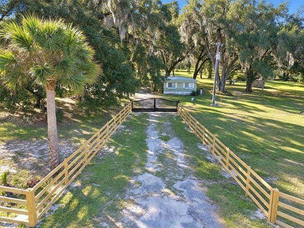 2930 GRIFFIN AVENUE , LADY LAKE, FL 32159