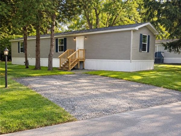 8 College View Drive , Batavia, NY 14020
