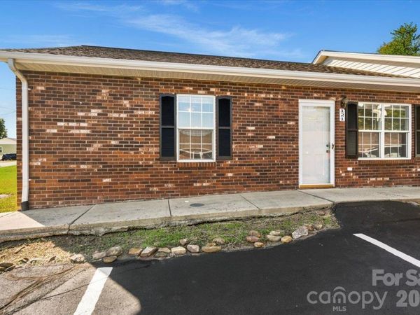 121 24th Street NW, Hickory, NC 28601