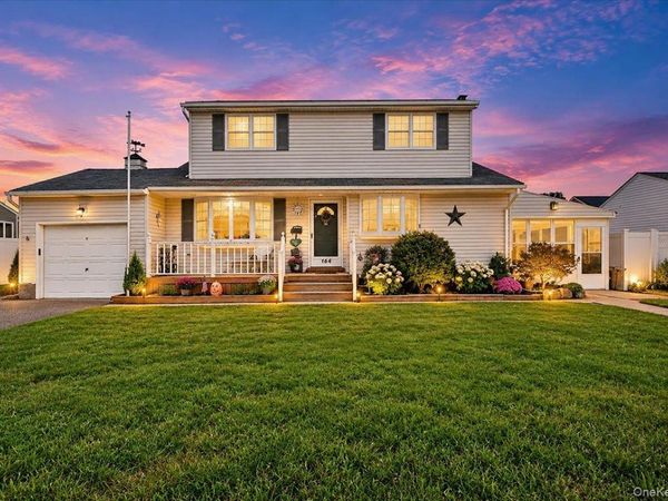 169 N Nassau Avenue , Massapequa, NY 11758