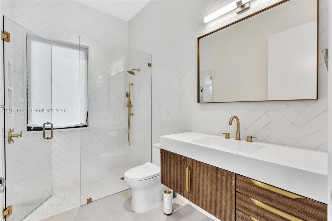 13045 Coronado Ter , North Miami, FL 33181 Photo