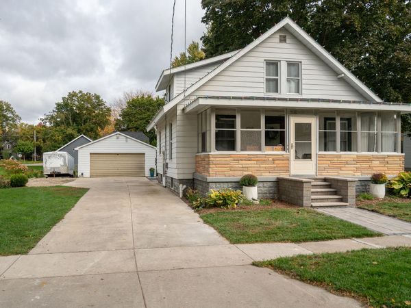 503 E Main Street SE, Caledonia, MI 49316