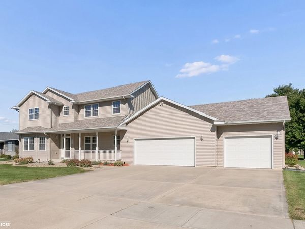 2916 Sunrise Court, Mason City, IA 50401