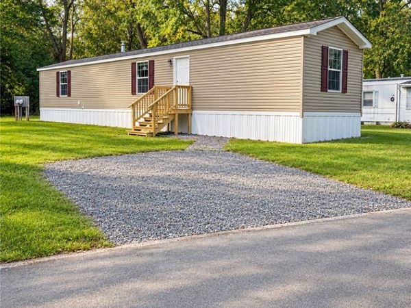 3 Prestige Crossing , Batavia, NY 14020