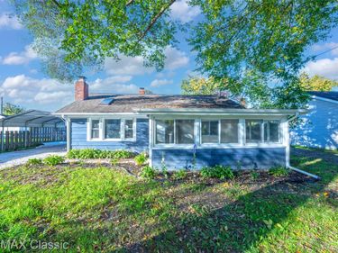 1220 S Cass Lake Road , Waterford Township, Mi 48328