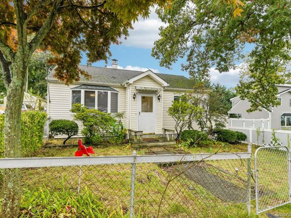 62 E 20th Street, Huntington Station, NY 11746