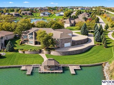 17736 N Relfection Circle, Bennington, NE 68007