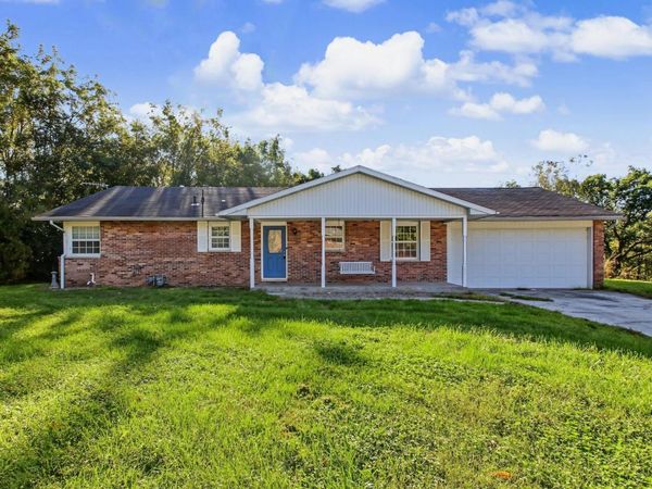 1310 Spring Lake Corner , Quincy, IL 62305