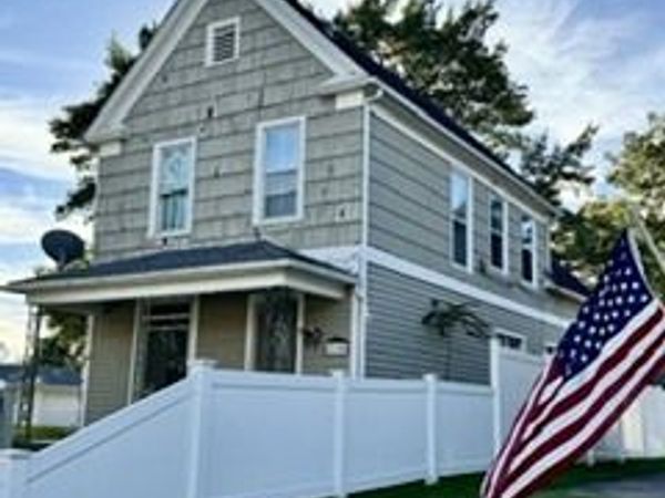 2004 College Avenue , Davenport, IA 52803