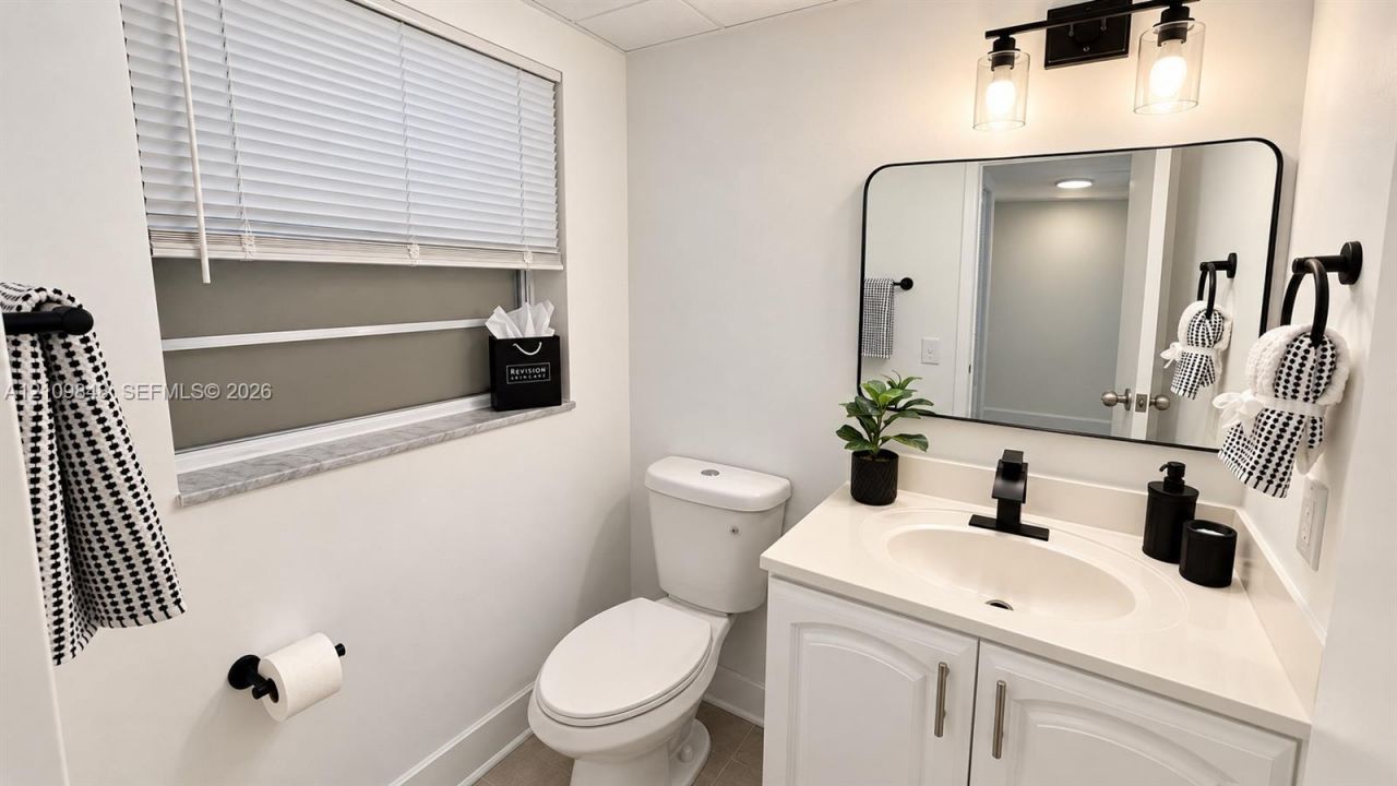 1050 Country Club Dr , Unit 306, Margate, FL 33063 Photo