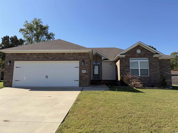 316 Promenade Cir, Russellville, AR 72801