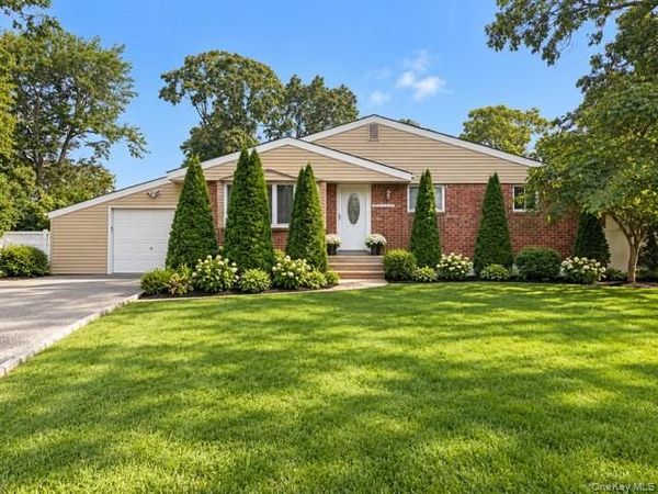 243 Vermont Avenue , Bay Shore, NY 11706