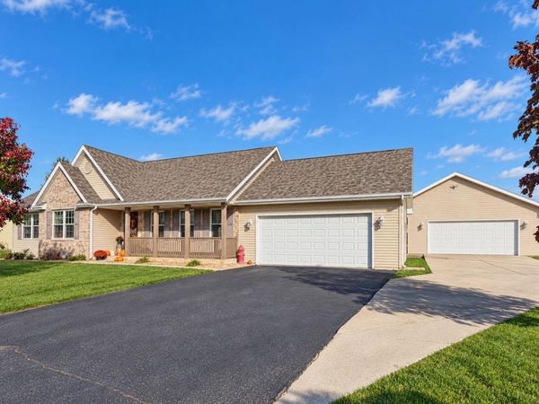 1011 E Whippoorwill Way, Beloit, WI 53511