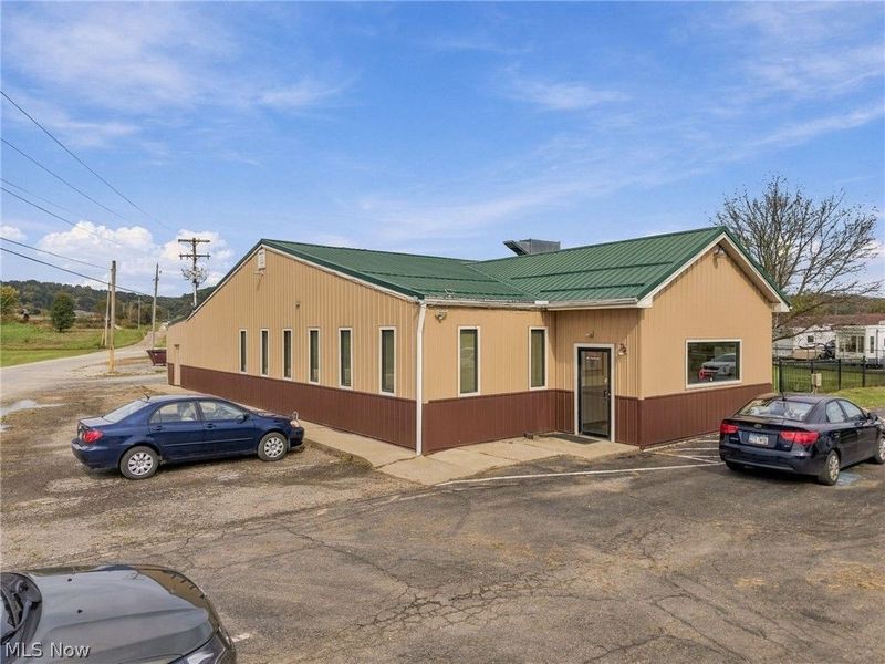 6157 Alliance Road NW, Malvern, OH 44644 Photo 2