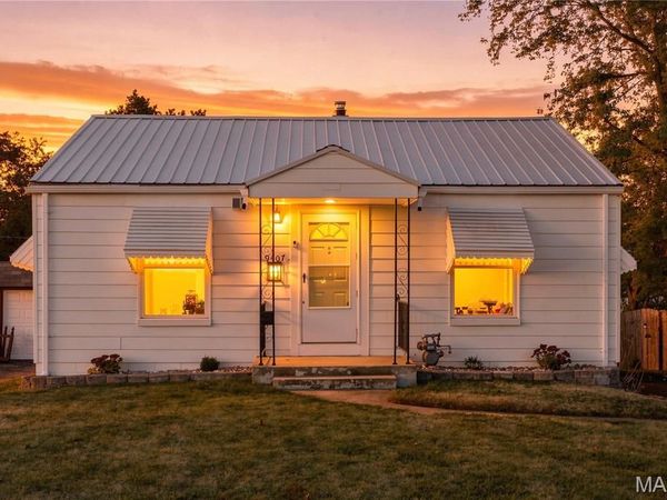 9407 Echo Lane, St Louis, MO 63114