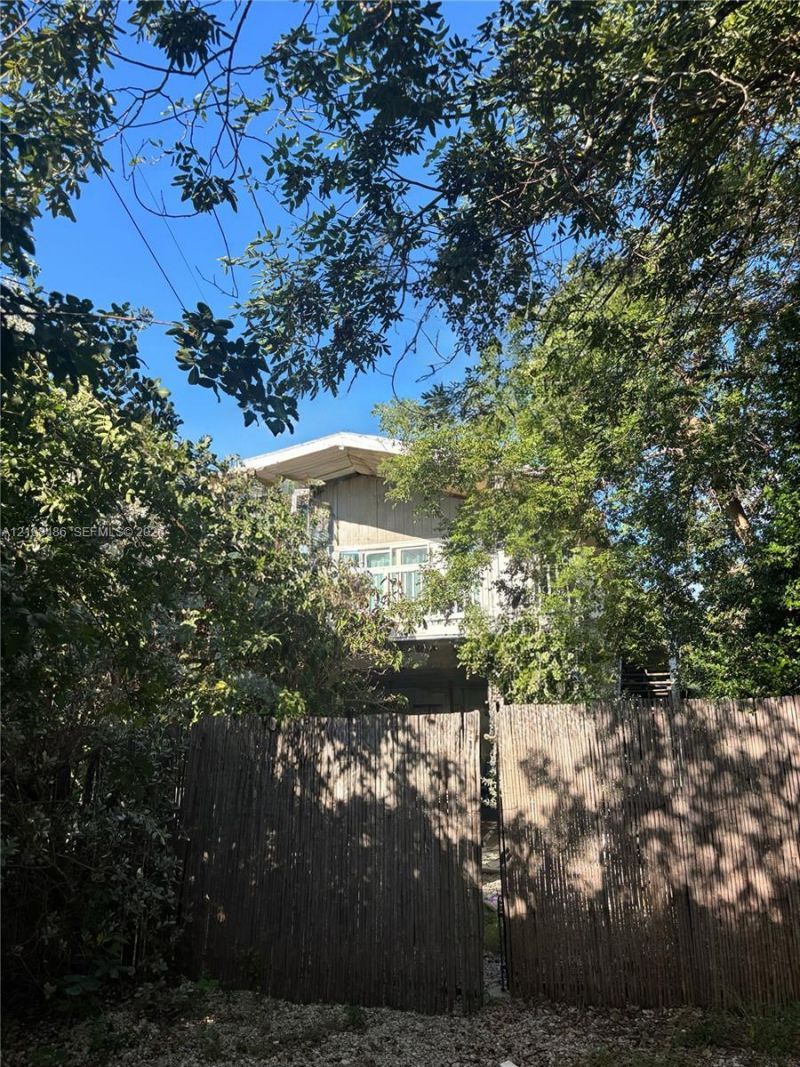 385 Orange Avenue , Marathon, FL 33050 Photo