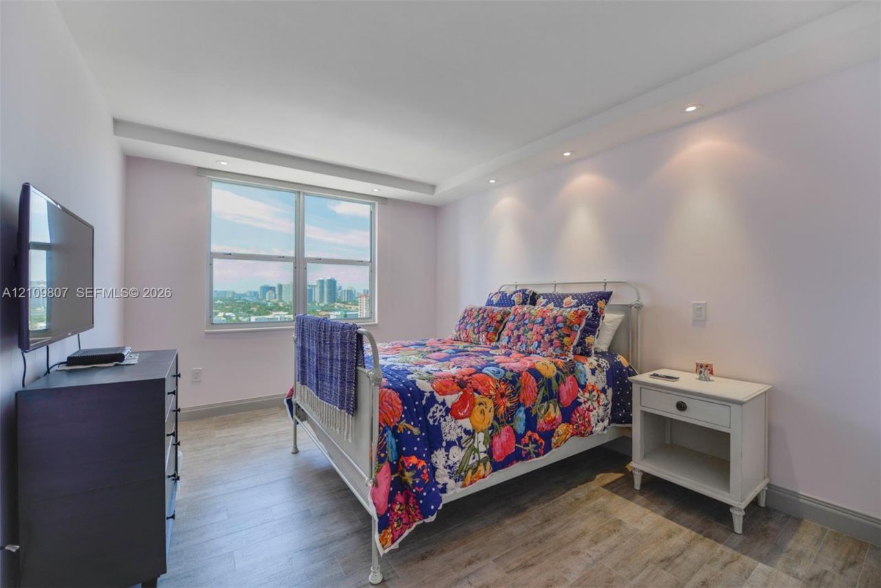 1980 S Ocean Dr , Unit 16Q, Hallandale Beach, FL 33009 Photo