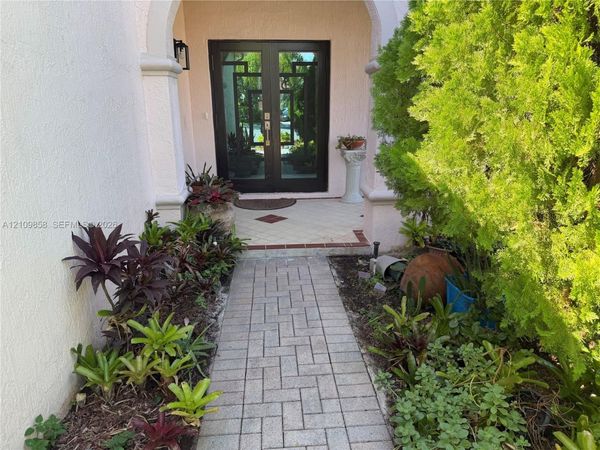 1603 E Banyan Way , Weston, FL 33327