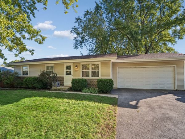 889 Kane Street , South Elgin, IL 60177