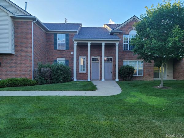 22105 Chesapeake Circle , Commerce Township, Mi 48390