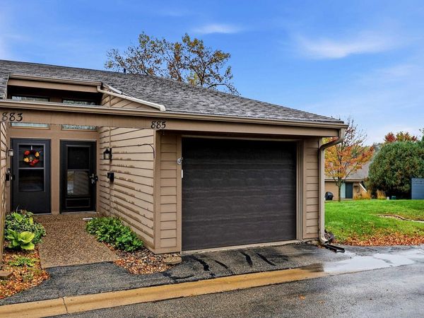 885 Stone Ridge Place, Dubuque, IA 52001
