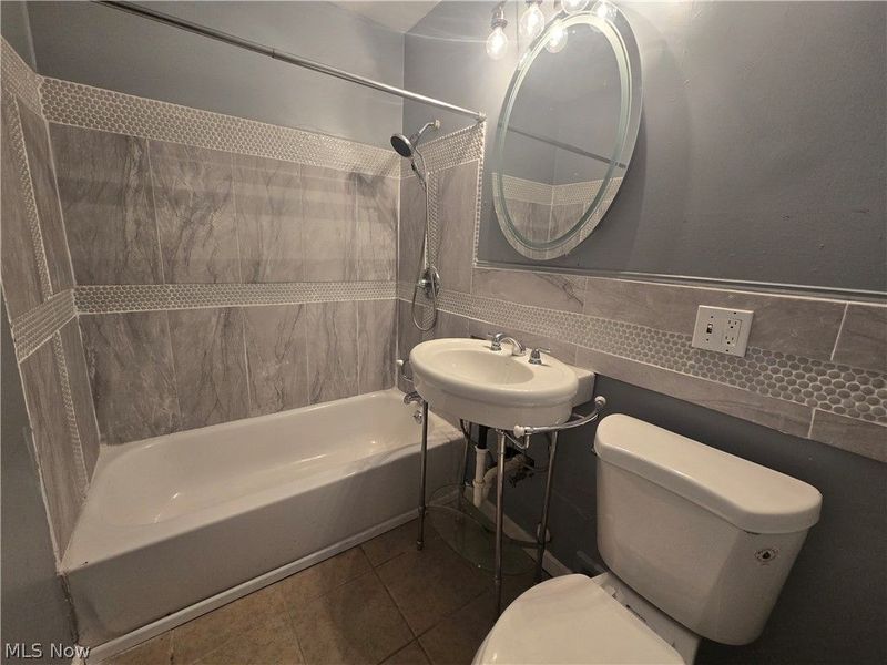 19504 Longbrook Road , Warrensville Heights, OH 44128 Photo 10
