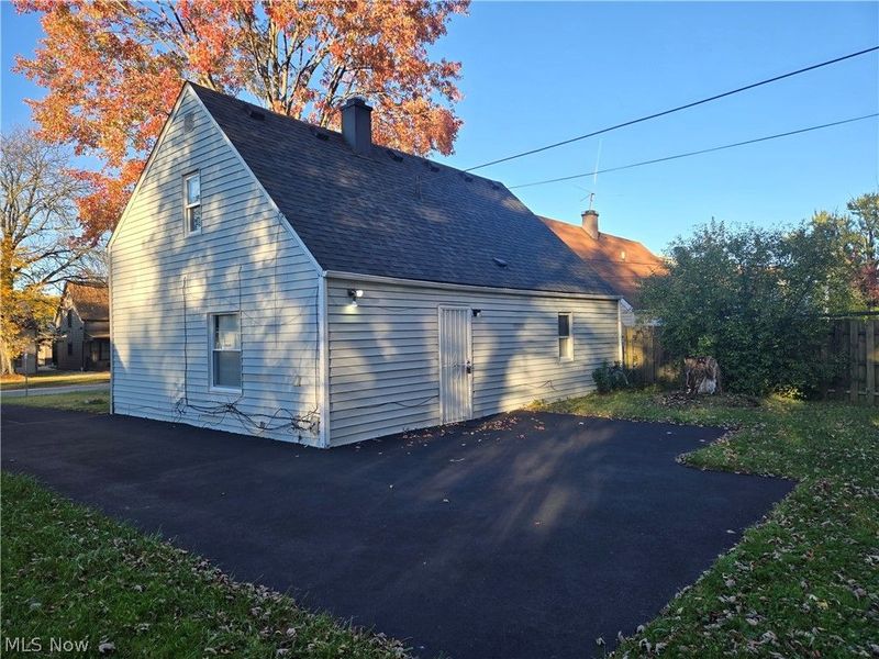 19504 Longbrook Road , Warrensville Heights, OH 44128 Photo 16