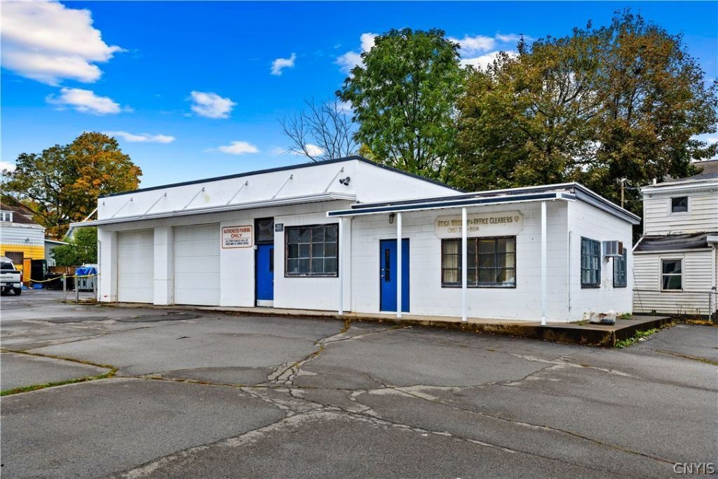 1500 Sunset Avenue, Utica, NY 13502 Main Photo