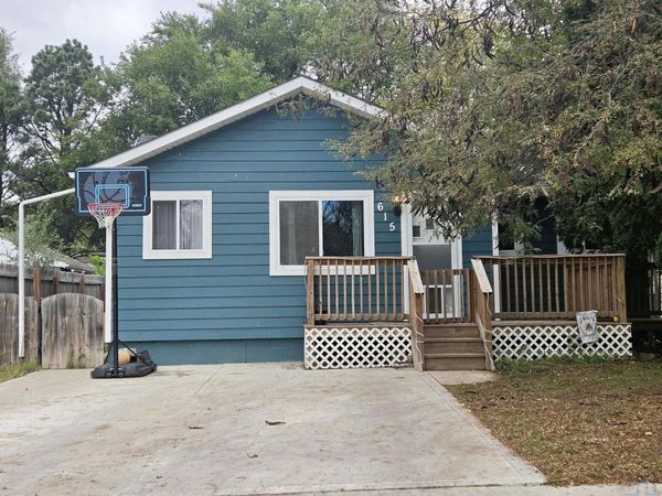 615 W 17TH ST, South Sioux City, NE 68776