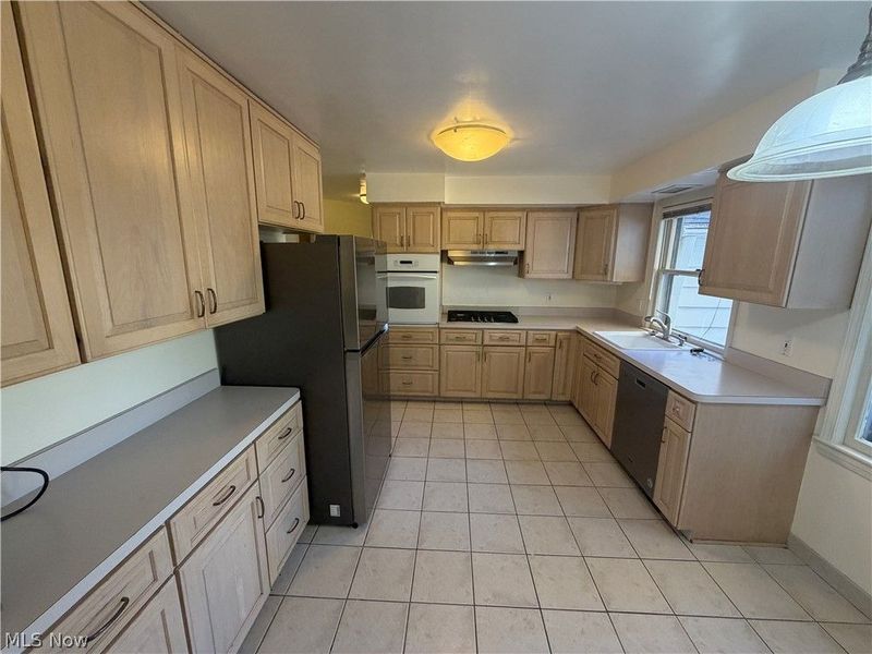 2712 Green Road, Shaker Heights, OH 44122 Photo 4