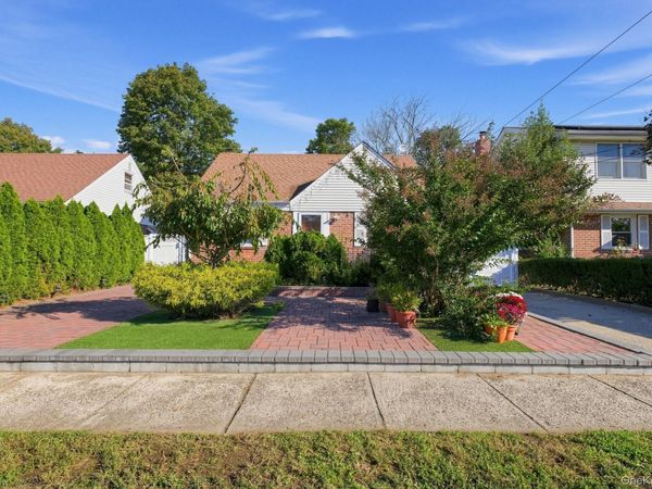 791 Macon Place , Uniondale, NY 11553