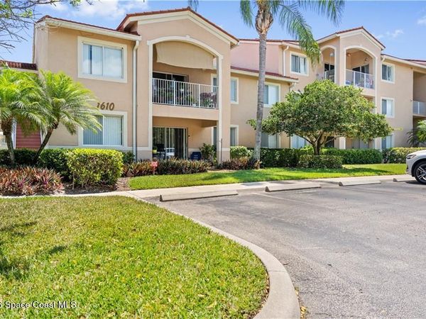 1610 N 42nd Circle , Unit 207, Vero Beach, FL 32967