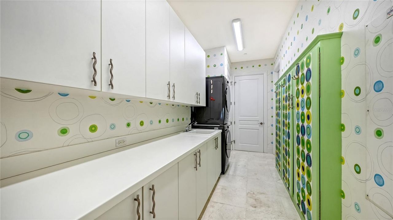 2050 Benjamin Franklin Drive, Unit PH1102, Sarasota, FL 34236 Photo