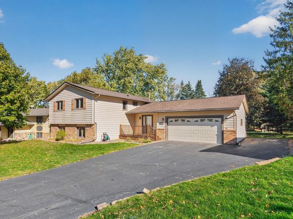 1949 Timber Wolf Trail N, Eagan, MN 55122
