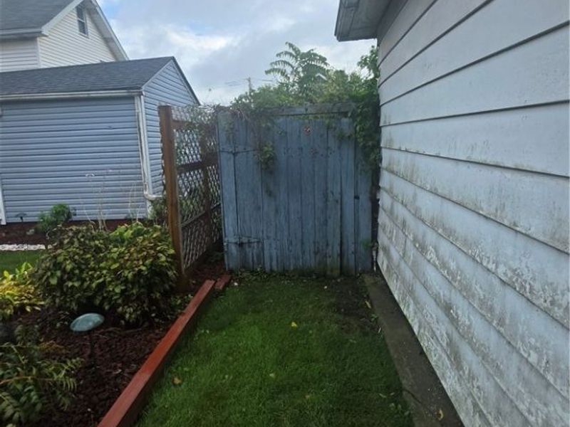 1627 Bonnot Place NE, Canton, OH 44705 Photo 3