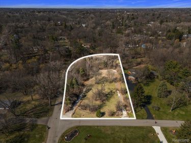 5090 Wallbrook Court , West Bloomfield Township, Mi 48322