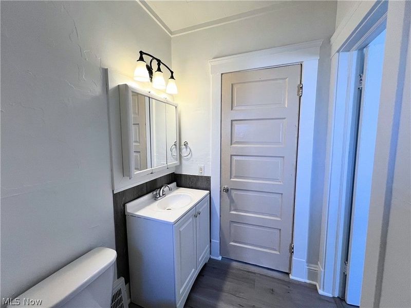 4004 Carlyle Avenue, Cleveland, OH 44109 Photo 10