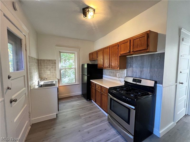 4004 Carlyle Avenue, Cleveland, OH 44109 Photo 12