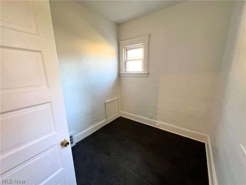 4004 Carlyle Avenue, Cleveland, OH 44109 Photo 16