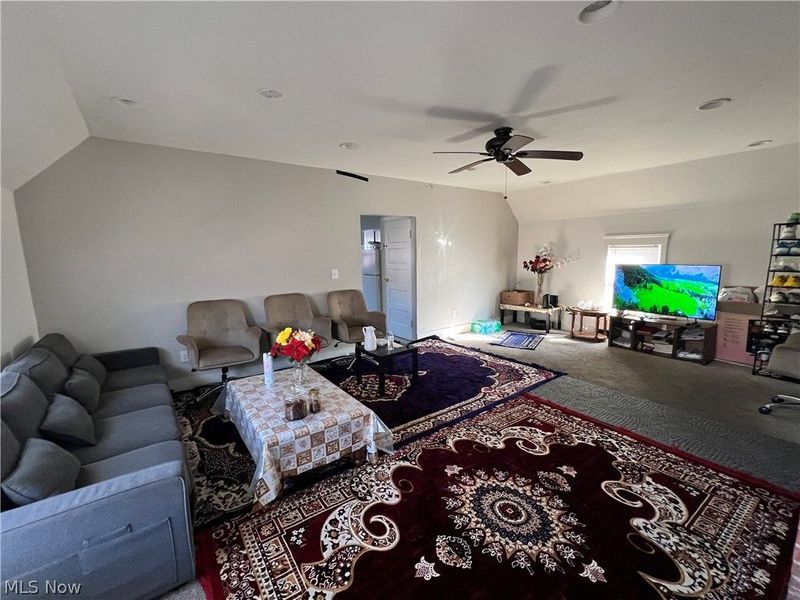 4004 Carlyle Avenue, Cleveland, OH 44109 Photo 17