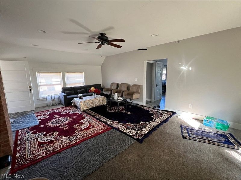 4004 Carlyle Avenue, Cleveland, OH 44109 Photo 18