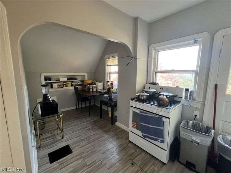 4004 Carlyle Avenue, Cleveland, OH 44109 Photo 20