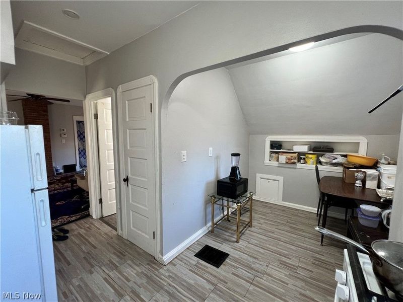 4004 Carlyle Avenue, Cleveland, OH 44109 Photo 24