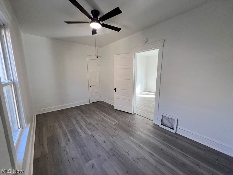 4004 Carlyle Avenue, Cleveland, OH 44109 Photo 6