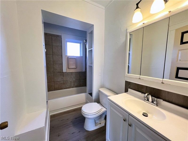 4004 Carlyle Avenue, Cleveland, OH 44109 Photo 9