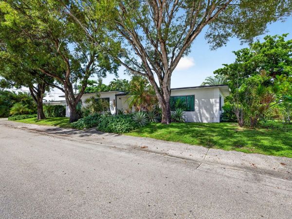 1515 NE 16TH Street, Fort Lauderdale, FL 33304