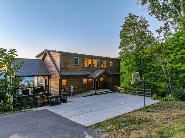 3101 Lexy Ln , Sevierville, TN 37862
