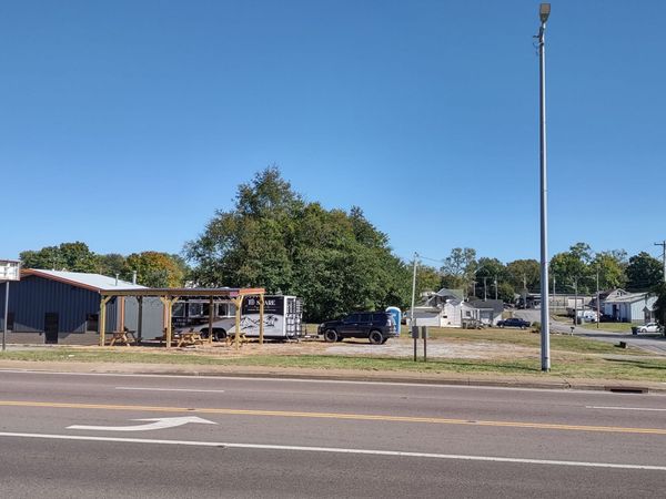 610 N Locust Ave , Lawrenceburg, TN 38464