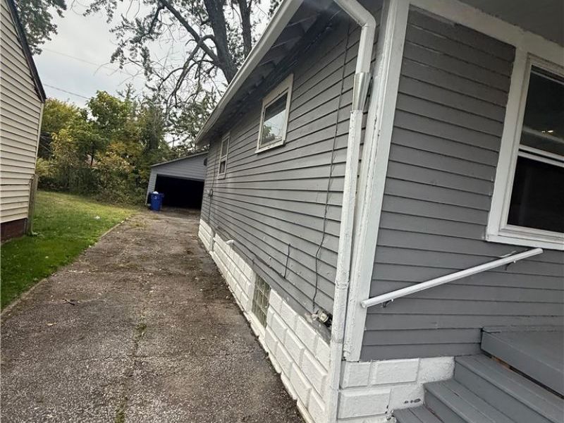 14612 Kingsford Avenue , Cleveland, OH 44128 Photo 4