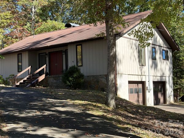 592 Carters Ridge Road, Spruce Pine, NC 28777